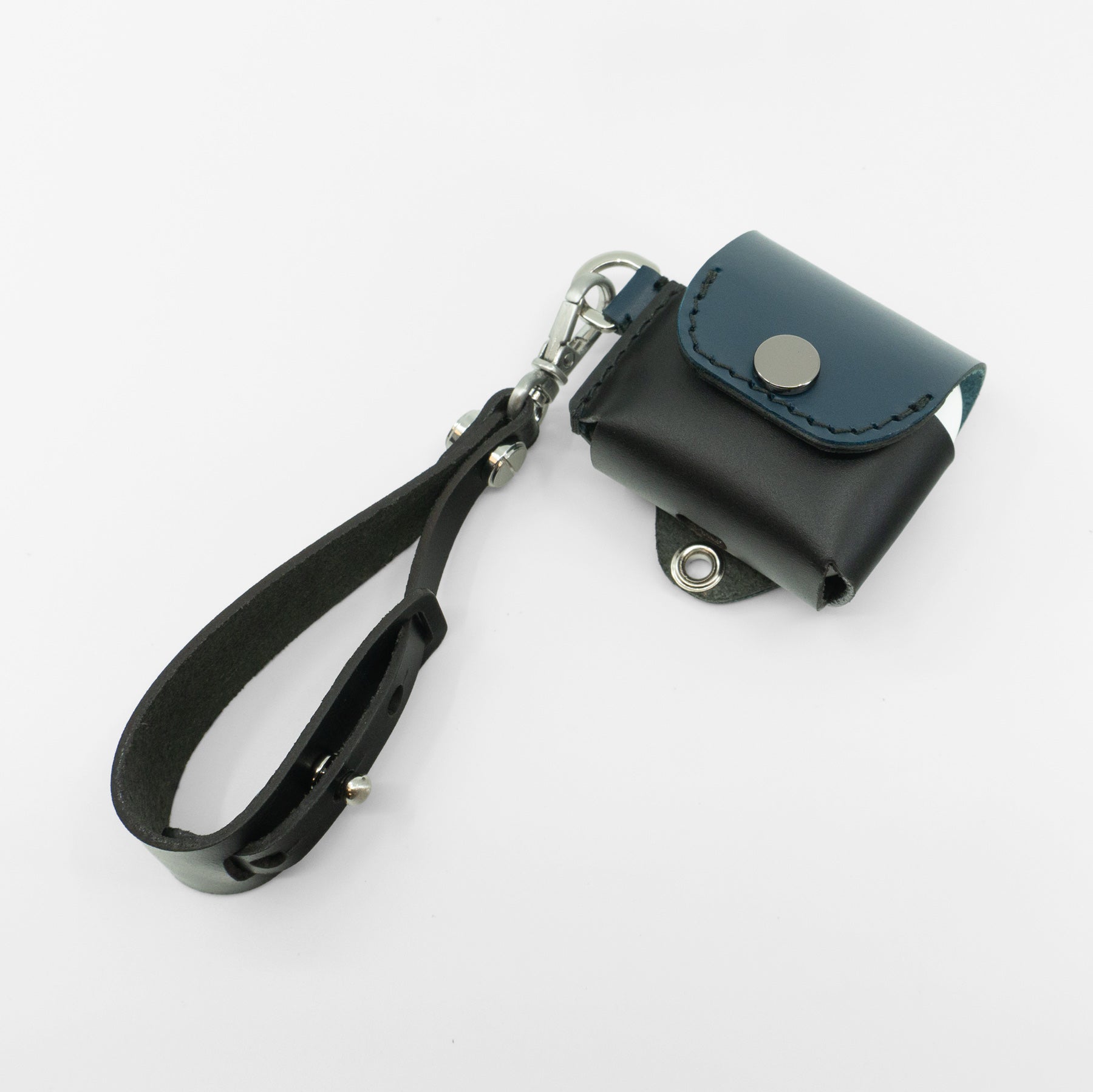 AirPods 4 Leather Case – Gaeta Leather with Optional Strap