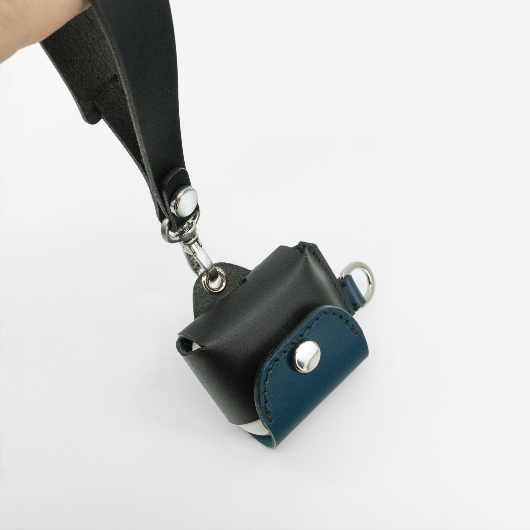 AirPods 4 Leather Case – Gaeta Leather with Optional Strap