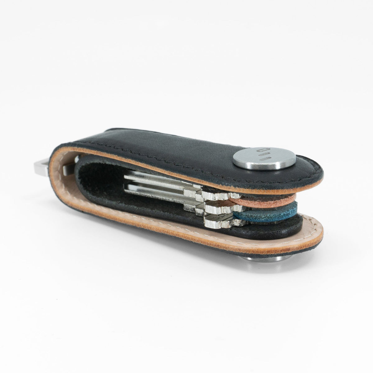 Close-up of stitching on black NOVONAPPA calfskin key organizer