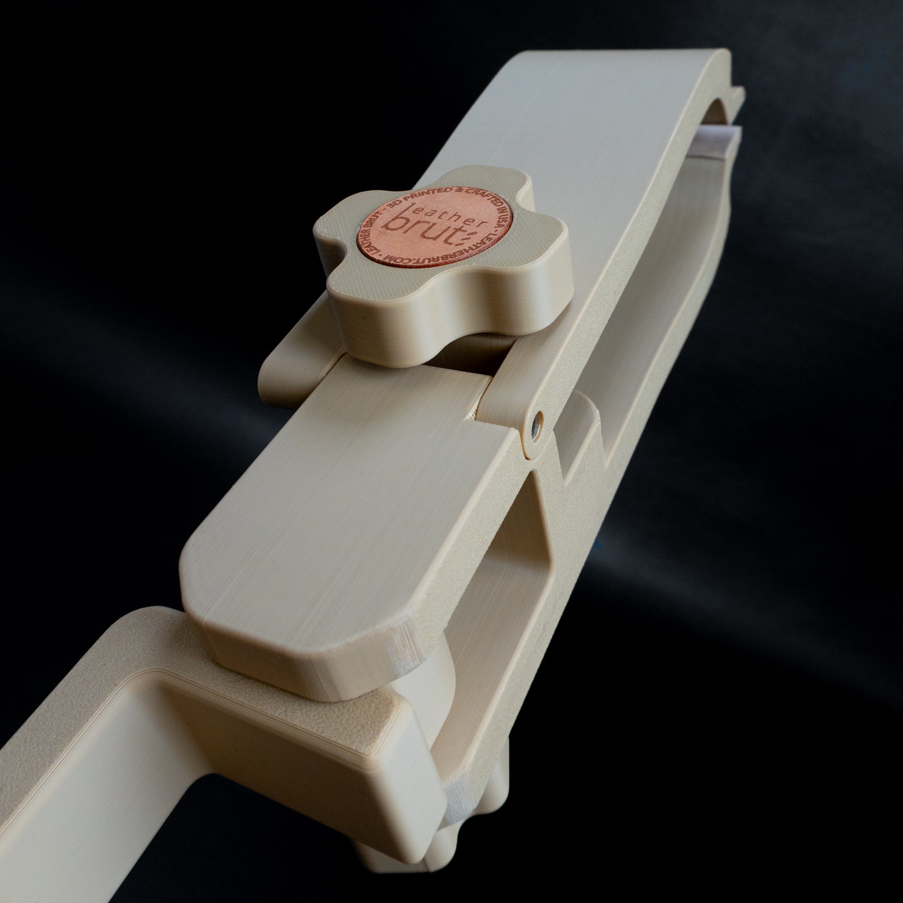 Leather Stitching Pony – 3D Printed Clamp Vise with Magnet & Leather Lining – Portable for Hand Sewing Projects