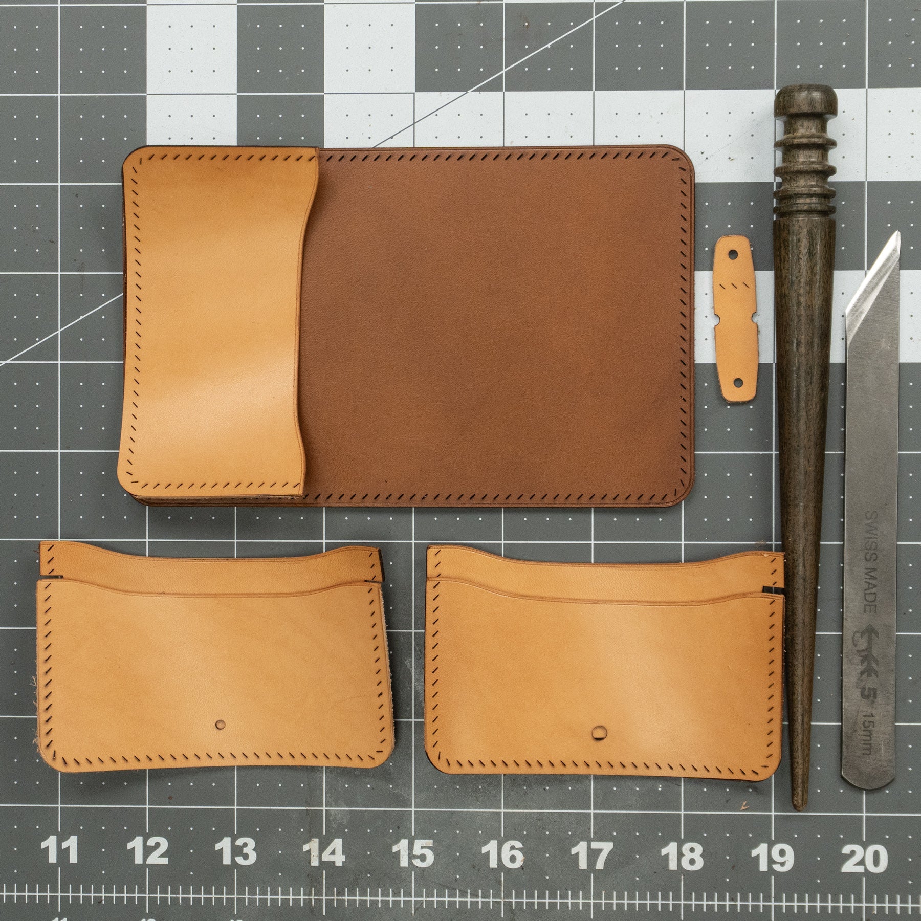 Crafting a Classic Fold-Over Leather Card Wallet – From Laser Cut to Hand Stitching