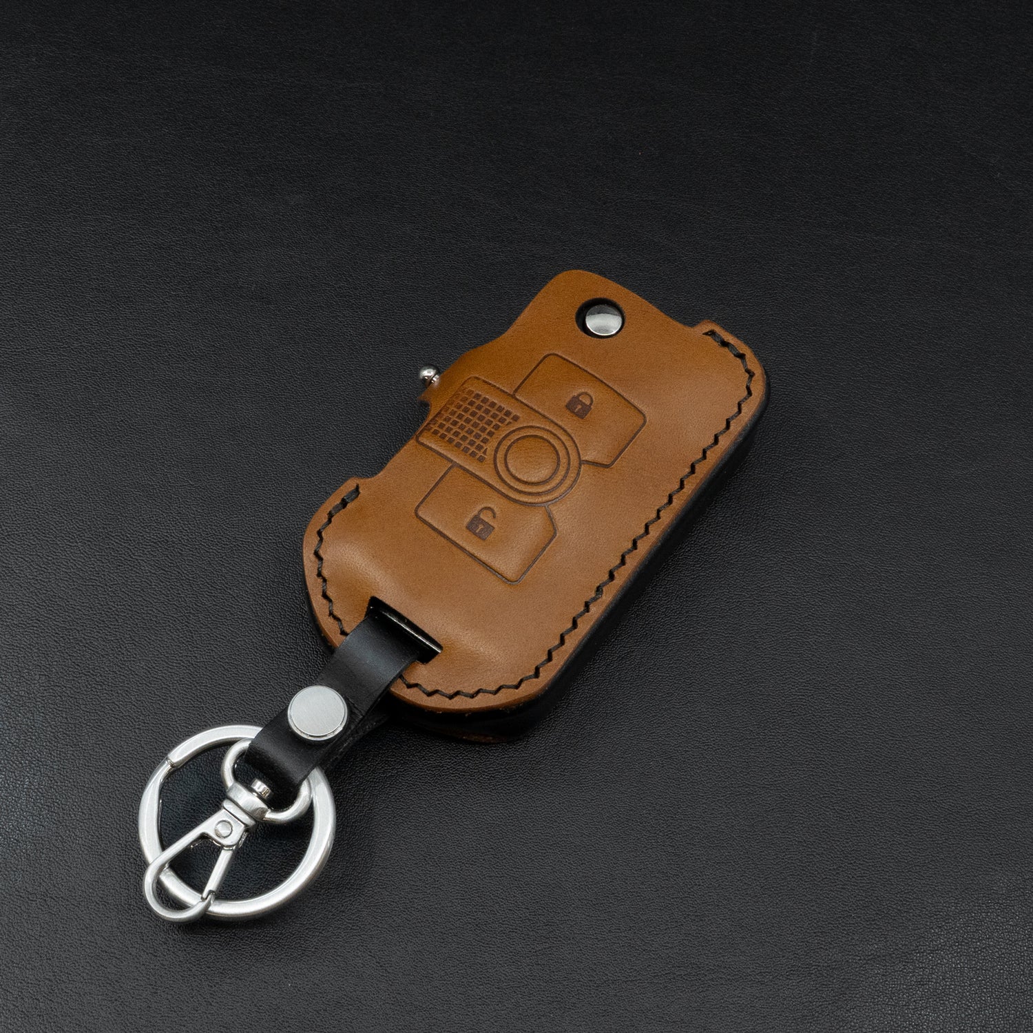 Vegetable-tanned leather key case for INEOS Grenadier – texture close-up