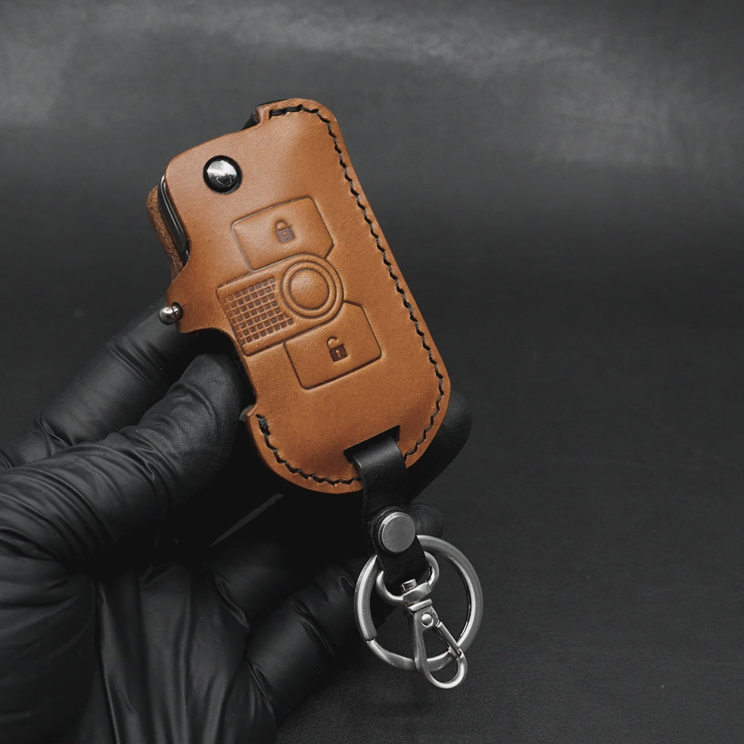 Vegetable-tanned leather key case for INEOS Grenadier 