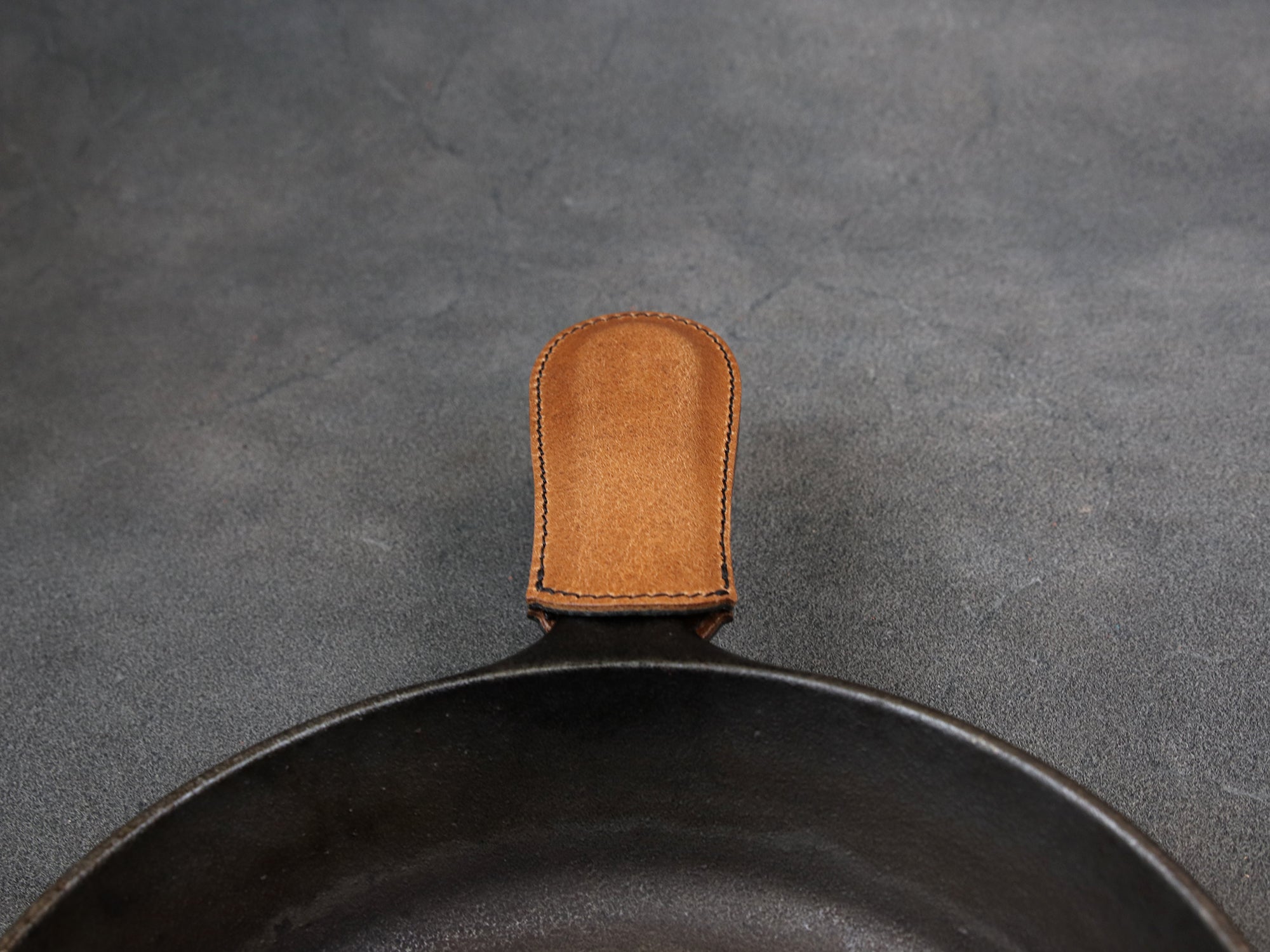 BTLUX Cast Iron Handle Cover, Set of 2 - Extra Thick Leather Heat Resistant  Handle Holder for Cast Iron Skillets, Pans - Made in Georgia