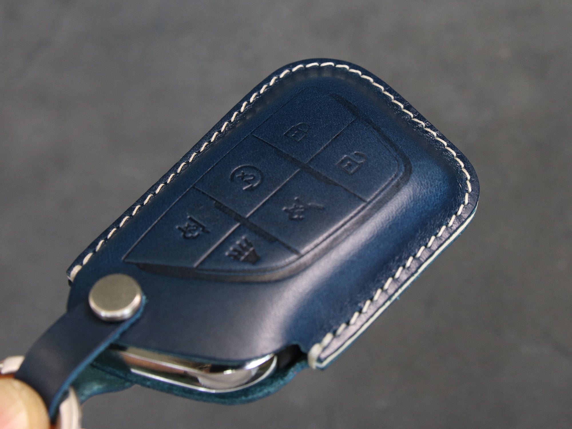 Cadillac [2-6] Escalade Key Fob Leather Case - Italian Veg-Tanned Leather -6 Buttons