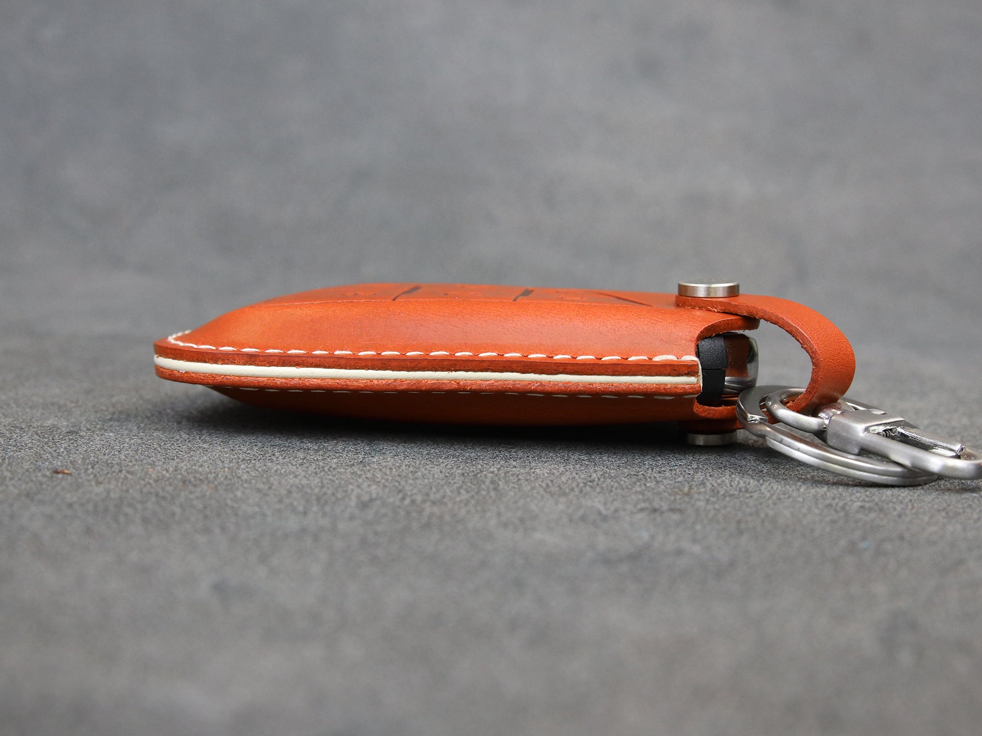 Cadillac [2-6] Escalade Key Fob Leather Case - Italian Veg-Tanned Leather -6 Buttons