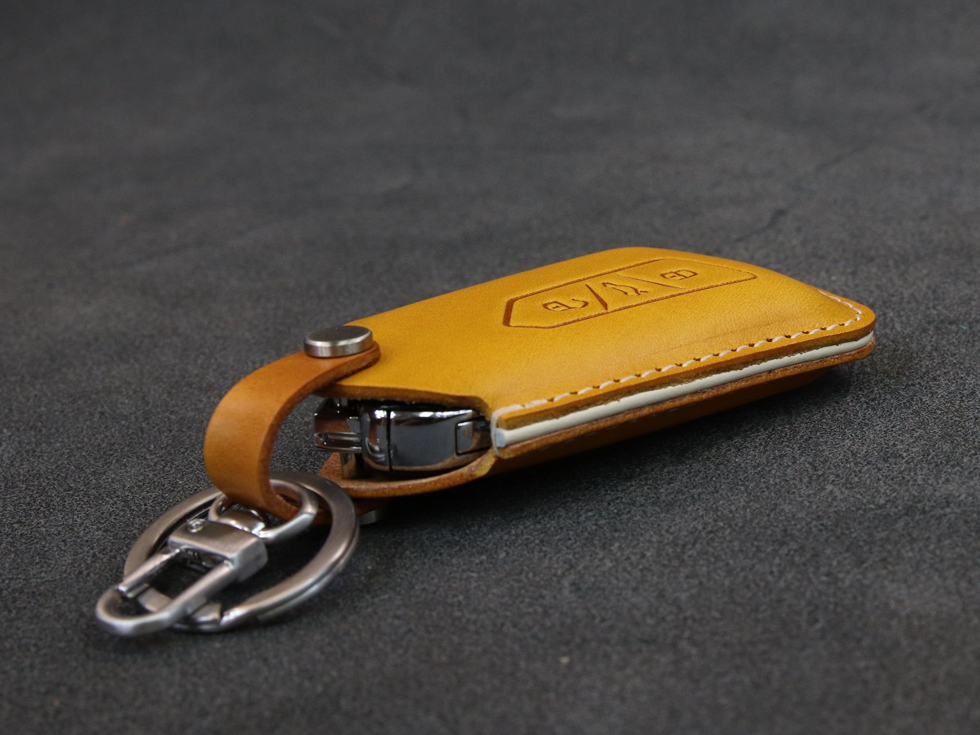 Volkswagen [3-3] Leather Key Case - Golf GTI MK8 ID.4 - 3 Buttons - Italian Veg-Tanned Leather