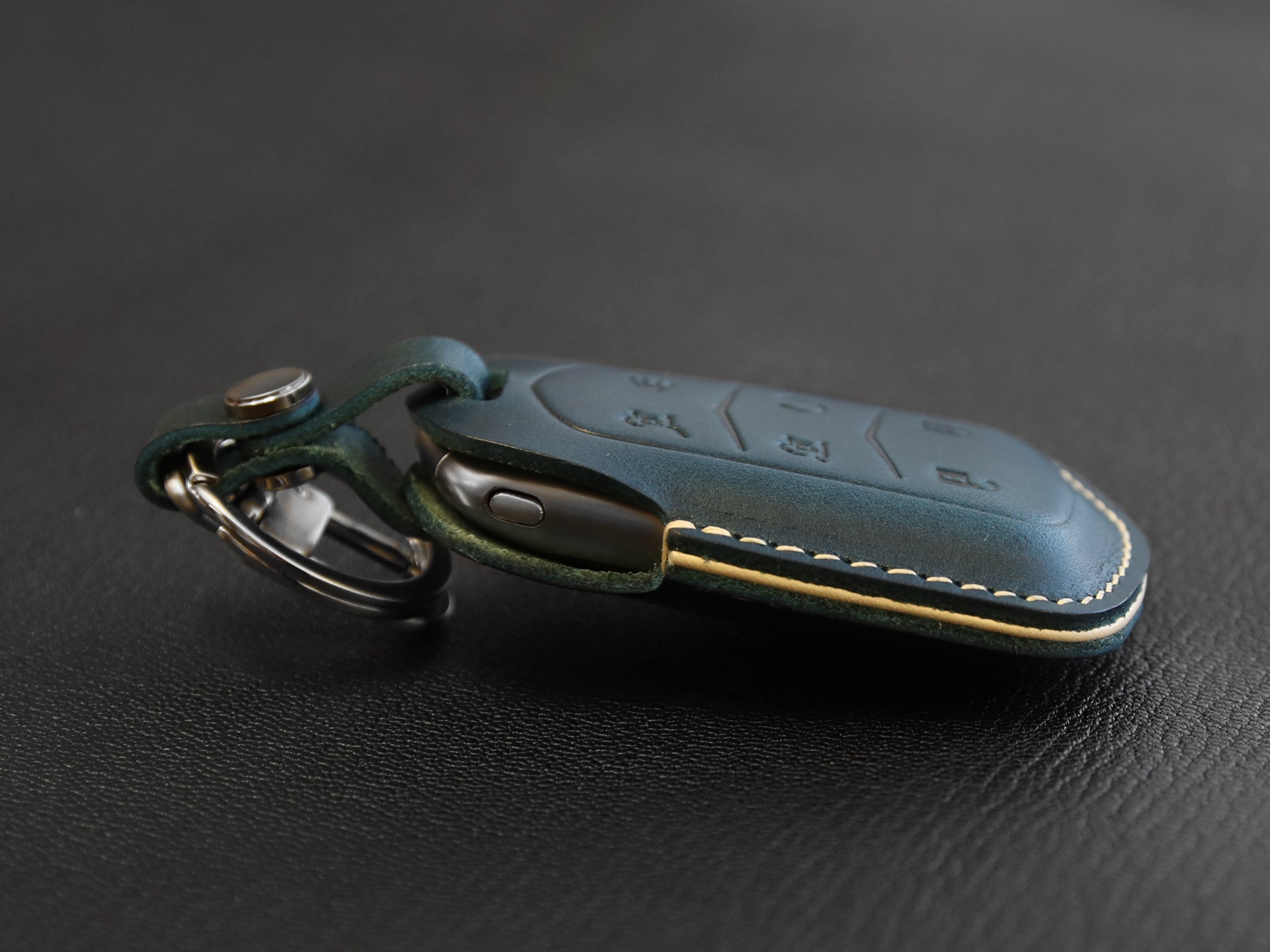 Cadillac [1-6] Key Fob Leather Case Fits Escalade - Italian Veg-Tanned Leather - 6 Buttons