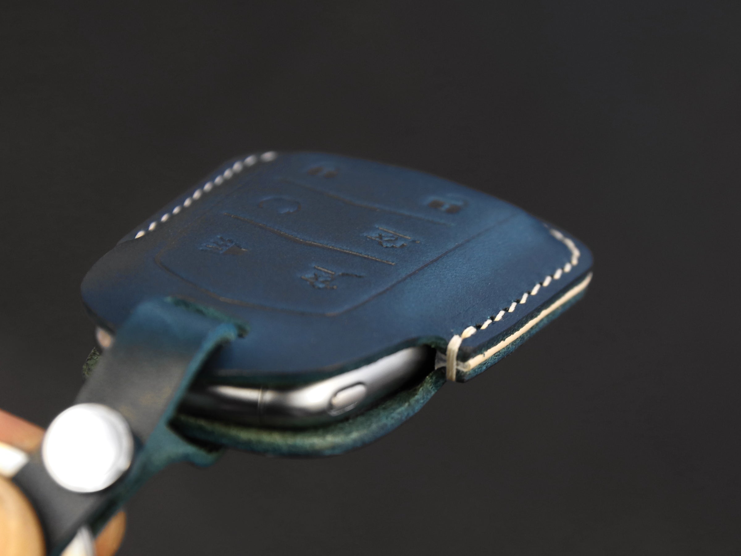 Cadillac [1-6] Key Fob Leather Case Fits Escalade - Italian Veg-Tanned Leather - 6 Buttons