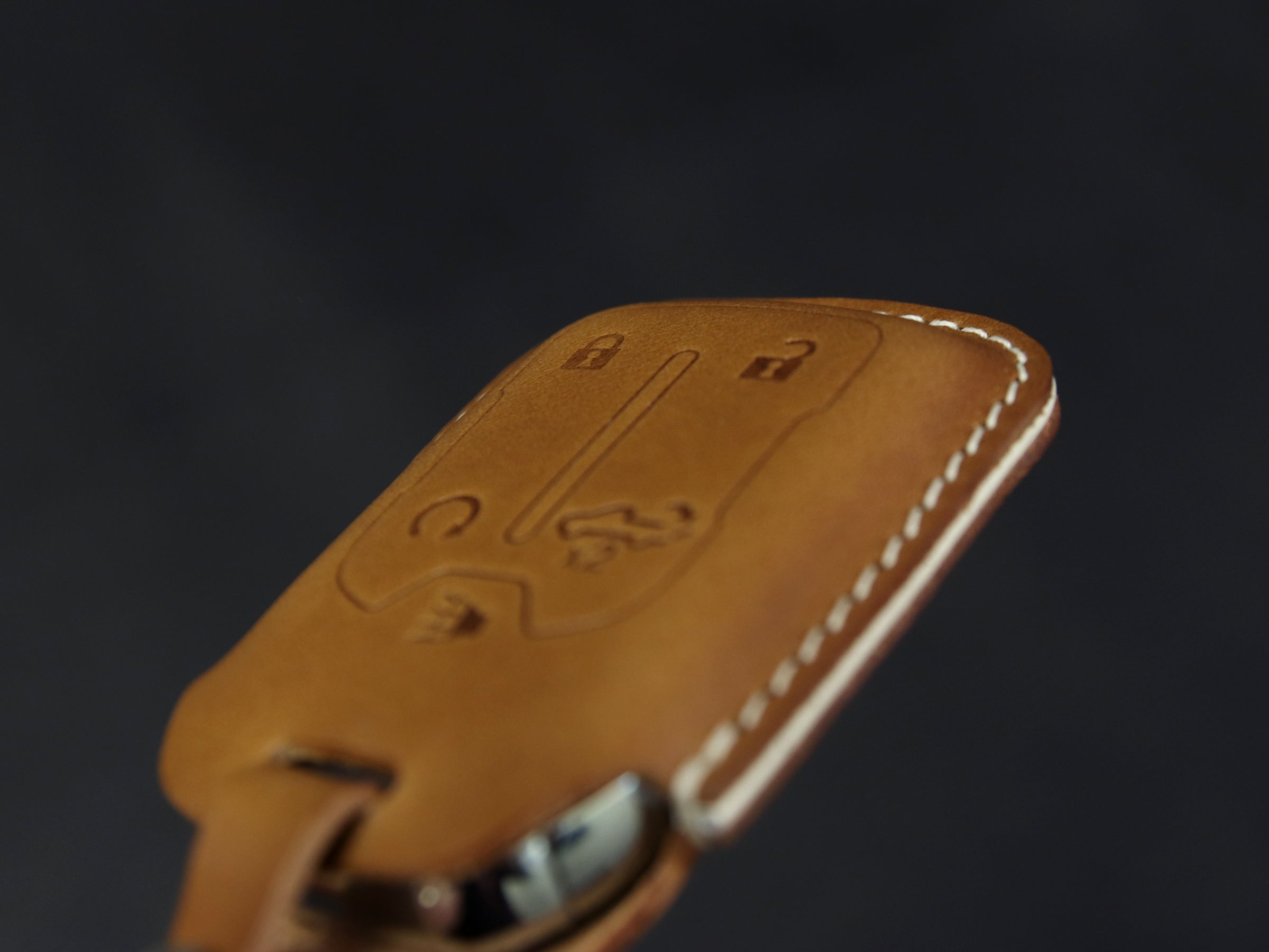 Chevrolet / GMC [1-5]  Key Fob Cover - Silverado 1500, 2500, 3500 / Sierra, Acadia, Sierra, Terrain, etc. - Italian Veg-Tanned Leather -5 Buttons